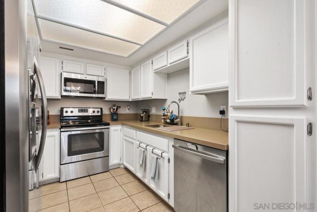 13975 Midland Rd, Poway CA: https://media.crmls.org/mediaz/30c64a78-204c-476e-ae76-16efa86c4bc8.jpg