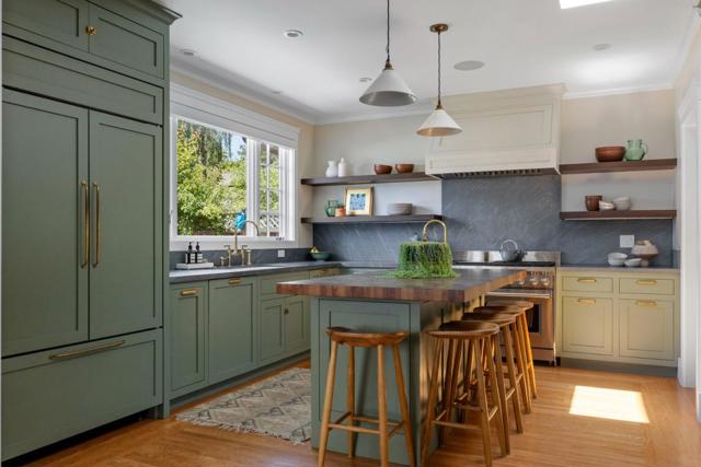 827 Walnut Avenue, Burlingame CA: https://media.crmls.org/mediaz/30c68085-81b2-4f33-afaf-e8ff0ed320a2.jpg