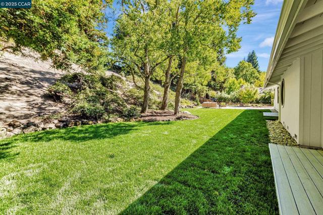 38 Sanders Ranch Rd, Moraga CA: https://media.crmls.org/mediaz/30c68781-30bd-4757-bbb8-020836b077c5.jpg