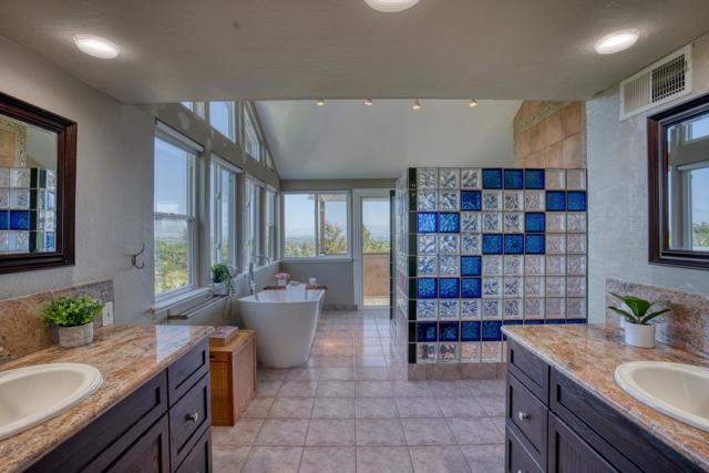 18800 Withey Road, Monte Sereno CA: https://media.crmls.org/mediaz/30c6960f-1ad4-4418-b2a6-4c27d025fbdc.jpg
