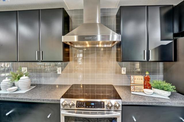 30 San Vicente Ct, Danville CA: https://media.crmls.org/mediaz/30c69e6c-15d6-40fb-9cb1-7b68e3d2820e.jpg
