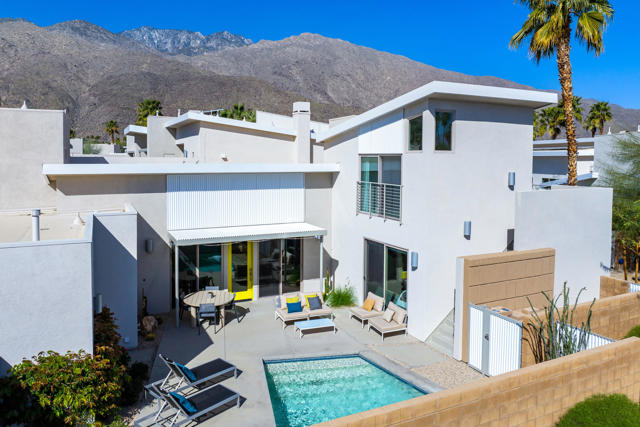 970 Oceo S Circle, Palm Springs CA: https://media.crmls.org/mediaz/30c6deca-2786-44ed-b11d-f233bcbbe9db.jpg