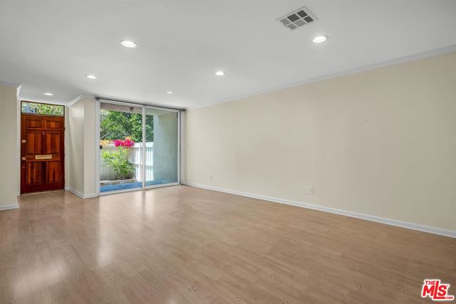 5215 Sepulveda Boulevard, 8B photo 5