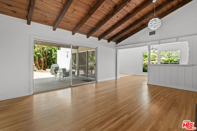 3709 Stone Canyon Avenue, Sherman Oaks CA: https://media.crmls.org/mediaz/30c85fa5-9dec-4f5e-881c-94c36cabe9a6.jpg