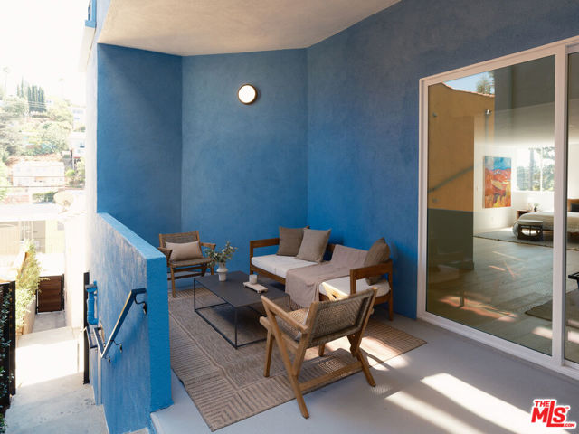 1624 Westerly Terrace, Los Angeles CA: https://media.crmls.org/mediaz/30c8a9a9-bde8-415a-89bb-982c7a2bc250.jpg