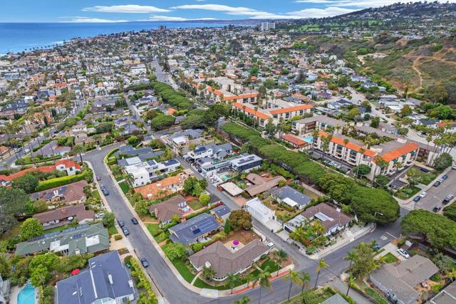 6307 Via Maria, La Jolla CA: https://media.crmls.org/mediaz/30c90c80-e293-4dea-8c63-44551636c67d.jpg