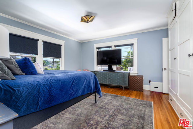 5301 Brynhurst Avenue, Los Angeles CA: https://media.crmls.org/mediaz/30c91d60-51e7-46e8-bfd9-8e1f2efc7454.jpg