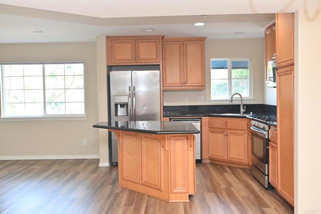 Detail Gallery Image 3 of 35 For 4035 Bluff View Way, Carlsbad,  CA 92008 - 4 Beds | 2/1 Baths