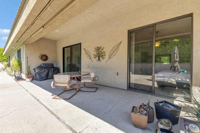29 El Roble Court, Rancho Mirage CA: https://media.crmls.org/mediaz/30cb4ac4-f8ea-4c04-9431-7afbaafcd806.jpg