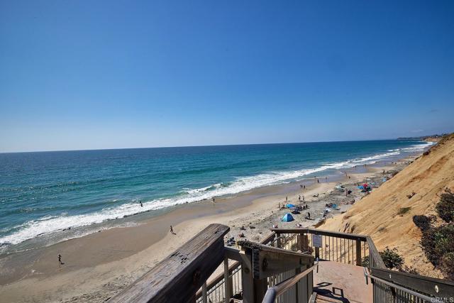561 S Sierra Avenue, Solana Beach CA: https://media.crmls.org/mediaz/30cbb641-3572-4666-926a-8ce6b066c01d.jpg