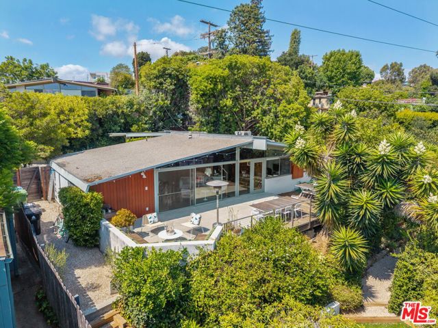 12400 Deerbrook Lane, Los Angeles CA: https://media.crmls.org/mediaz/30cbe0ac-5cb7-46ce-b73d-687360a4d197.jpg