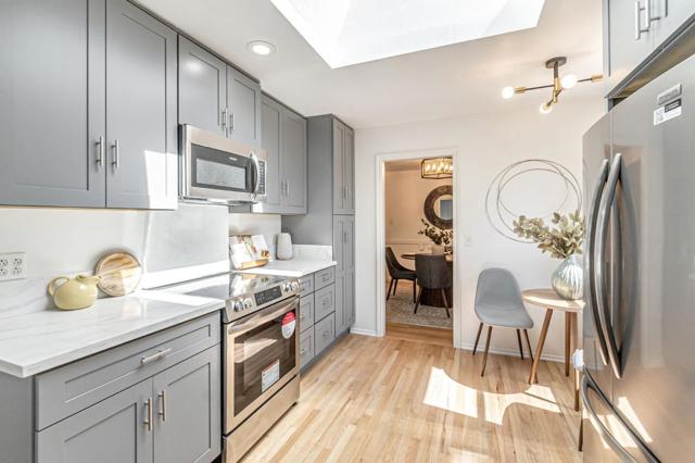 928 Peggy Lane, Menlo Park CA: https://media.crmls.org/mediaz/30cbe837-0b97-4a13-b700-f1d6c17d7c2a.jpg
