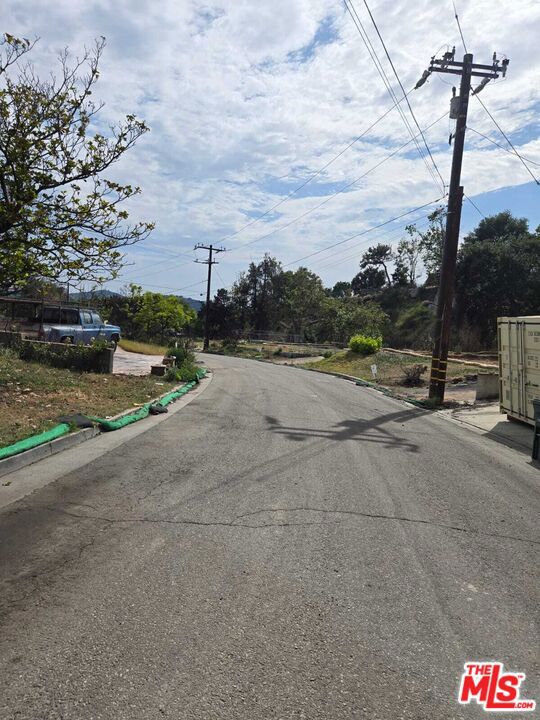 3792 El Sereno Avenue, Altadena CA: https://media.crmls.org/mediaz/30cbfa92-4429-471e-9ecc-f6efbff27130.jpg