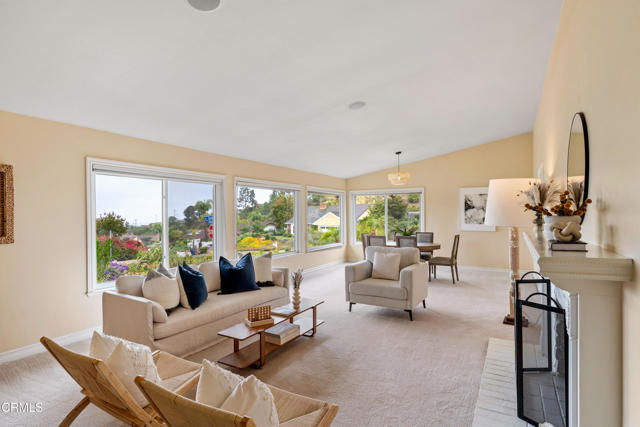 7017 Sonora Court, Ventura CA: https://media.crmls.org/mediaz/30cc299e-1490-4d40-89b6-4597c8e616a3.jpg