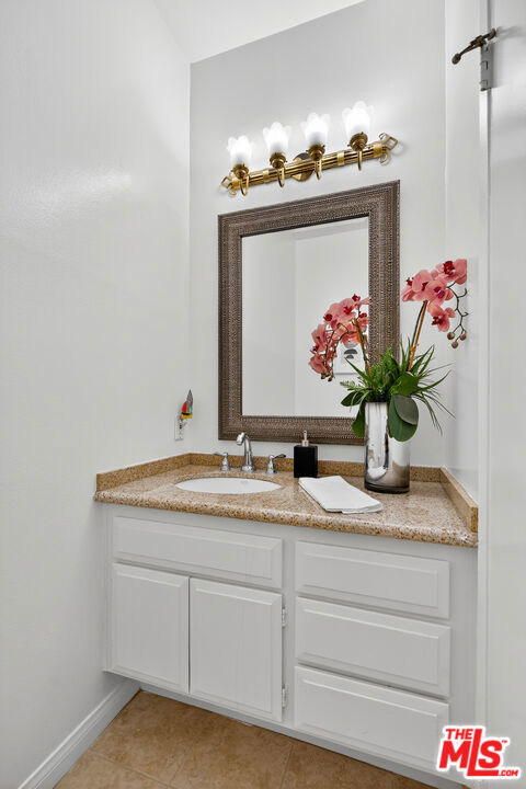 1920 Pandora Avenue, Los Angeles CA: https://media.crmls.org/mediaz/30ccaefe-e605-43a8-a519-e20605b49860.jpg