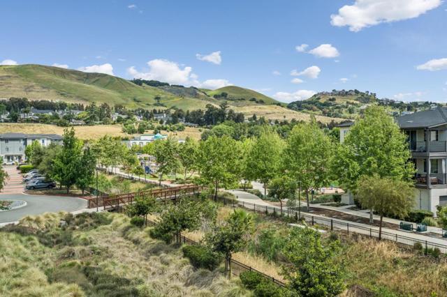 373 Arc Court, Hayward CA: https://media.crmls.org/mediaz/30ccaf20-b588-4b8c-a4a6-2b76fb79de17.jpg