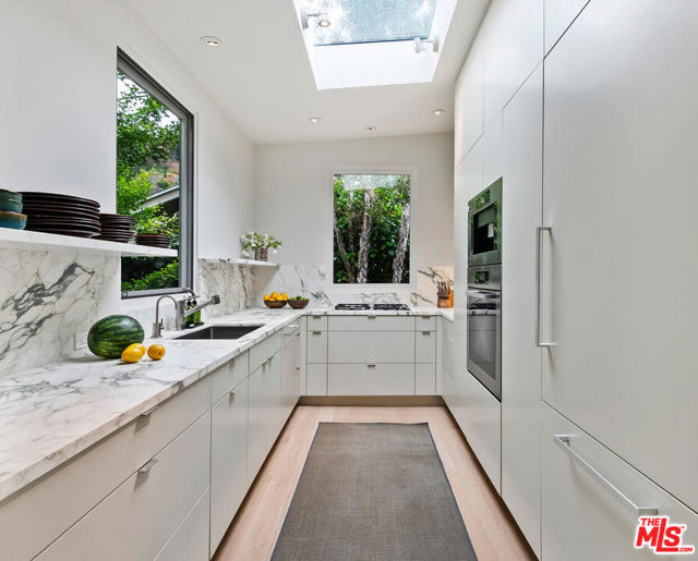 431 W Rustic Road, Santa Monica CA: https://media.crmls.org/mediaz/30cd3209-a5e0-4b25-abeb-8a346e5d3432.jpg