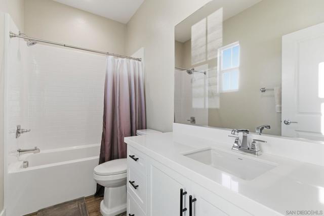 4382 Pacifica Way, Oceanside CA: https://media.crmls.org/mediaz/30cd4e27-0663-4615-8f50-55f4a426e3a9.jpg