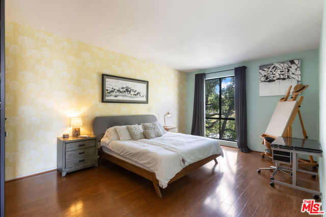 11805 Mayfield Avenue, Los Angeles CA: https://media.crmls.org/mediaz/30ce195f-173c-43e4-8d67-f109f0be0d18.jpg