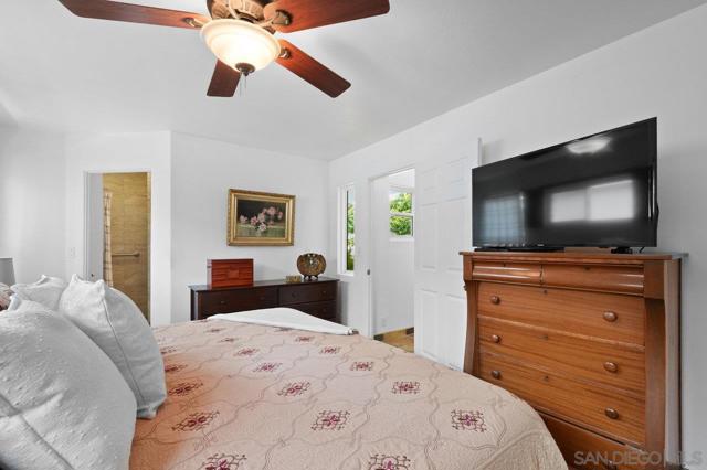 4386 Niagara Ave, San Diego CA: https://media.crmls.org/mediaz/30ce6f28-a6ce-4cb1-baad-9494e03c209d.jpg