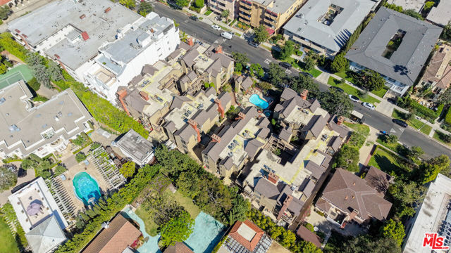 835 S Lucerne Boulevard, Los Angeles CA: https://media.crmls.org/mediaz/30cf85db-fad5-4528-bb72-31981e8ee566.jpg