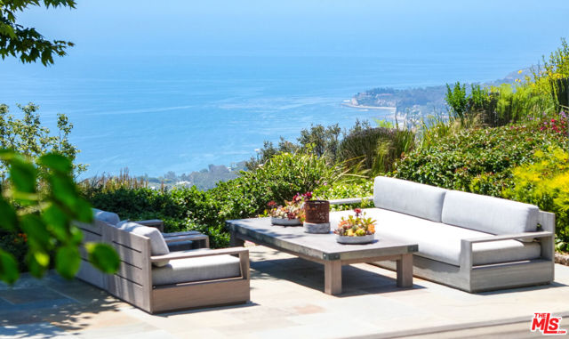 27450 Calicut Road, Malibu CA: https://media.crmls.org/mediaz/30cfdf02-62af-4ce4-a4e3-b47252e35bdb.jpg