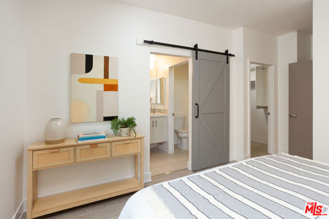 6067 W Studio Court, Los Angeles CA: https://media.crmls.org/mediaz/30d02670-40f9-4e67-9cc2-05099c362d6d.jpg