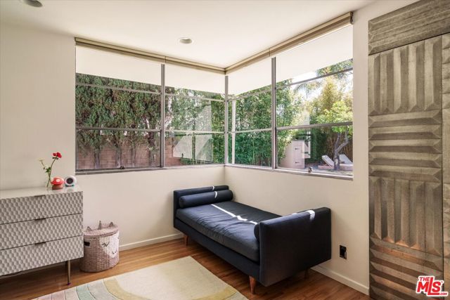 947 N Martel Avenue, Los Angeles CA: https://media.crmls.org/mediaz/30d067ec-91d8-4b7e-81a6-e6bd86c212f6.jpg