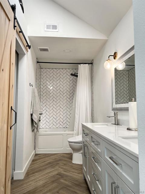 10632 Rancho Carmel Dr, San Diego CA: https://media.crmls.org/mediaz/30d10660-b614-48e1-8983-0cf801e07f1b.jpg