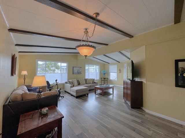 15 Dolphin Court, Half Moon Bay CA: https://media.crmls.org/mediaz/30d15bae-76f8-4507-8018-3ccd499b16a5.jpg