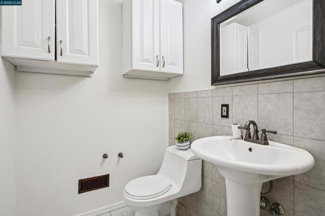 2838 Loma Vista Ave, Concord CA: https://media.crmls.org/mediaz/30d1c629-d47f-4ea8-a000-10964941381e.jpg