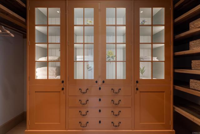 17845 Via de Fortuna, Rancho Santa Fe CA: https://media.crmls.org/mediaz/30d259e2-f874-4fee-8837-41a0906181b9.jpg