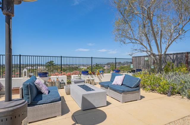 2967 Garnet Way, Marina CA: https://media.crmls.org/mediaz/30d2638e-235f-40e3-8d0f-c296eaba7f74.jpg
