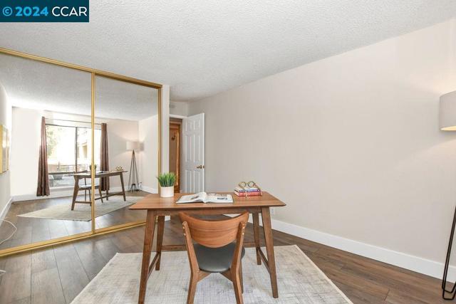 490 N Civic Drive, Walnut Creek CA: https://media.crmls.org/mediaz/30d2bb4d-906f-4b04-92a2-4b52adf18e67.jpg