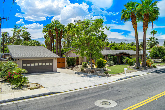 74619 Fairway Drive, Palm Desert CA: https://media.crmls.org/mediaz/30d306ab-6eb9-4253-85e8-da9231f120f6.jpg