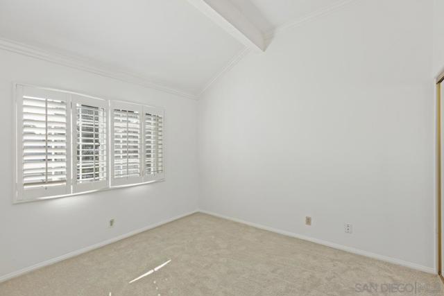 8585 Via Mallorca, La Jolla CA: https://media.crmls.org/mediaz/30d3297f-a390-4aad-9978-c48af17556fc.jpg