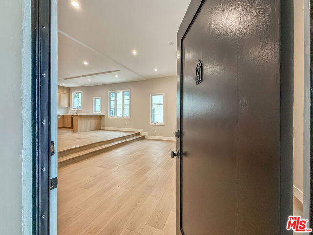 150 N Arnaz Drive, Beverly Hills CA: https://media.crmls.org/mediaz/30d36c5d-2f48-4462-9618-f77f70d6d80a.jpg