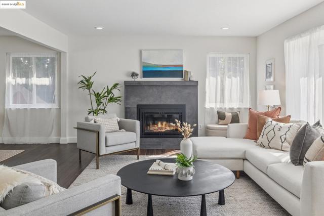 5646 Thornhill Dr, Oakland CA: https://media.crmls.org/mediaz/30d3a2d6-6148-4e08-9882-c174528dd4e2.jpg