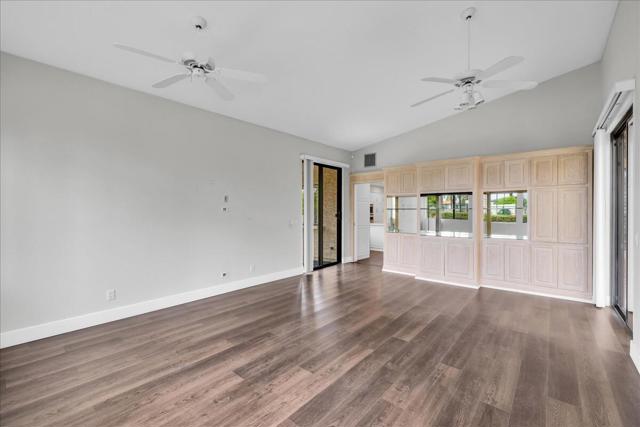 45 Lincoln Place, Rancho Mirage CA: https://media.crmls.org/mediaz/30d3d1f0-09e4-4a9f-b023-3e5a51358429.jpg