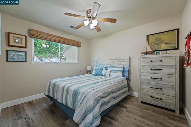 5521 Alaska Dr, Concord CA: https://media.crmls.org/mediaz/30d43c8f-c604-4e59-8a75-190d6d1735ce.jpg