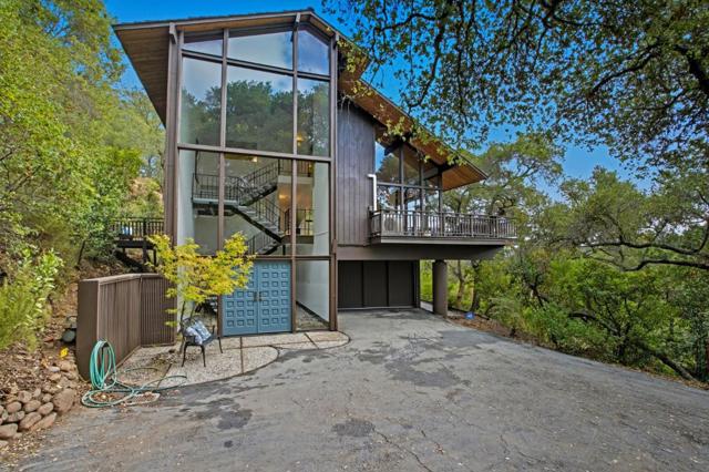 435 Golden Oak Drive, Portola Valley CA: https://media.crmls.org/mediaz/30d44201-cba1-45f5-b731-68e0823efe57.jpg
