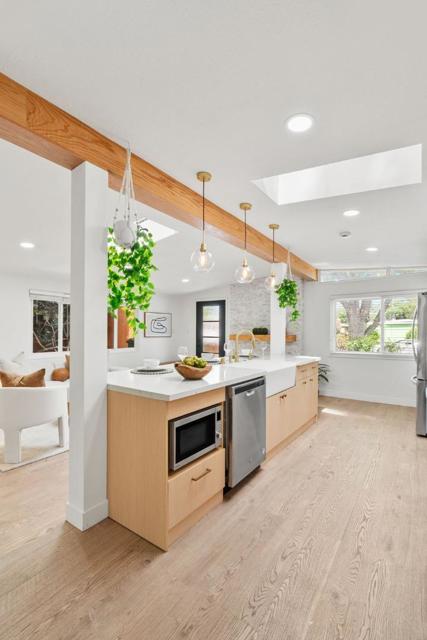 850 Las Palmas Drive, Santa Clara CA: https://media.crmls.org/mediaz/30d442c8-1e0a-408c-8543-495f7d908ffb.jpg