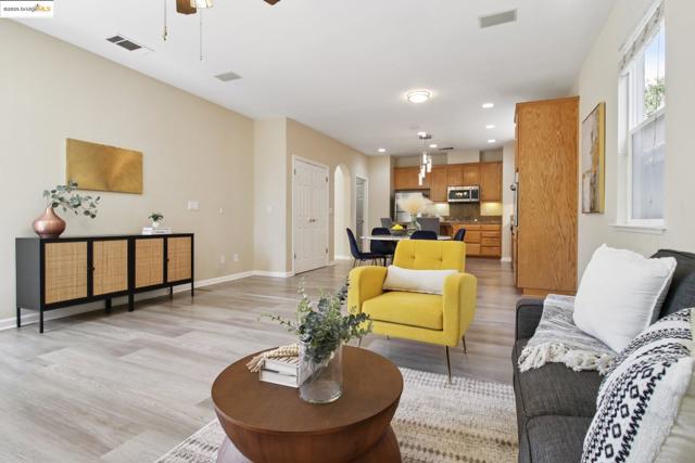 1838 Buck Mountain Ct, Antioch CA: https://media.crmls.org/mediaz/30d44633-20f0-48e6-abd5-fb98d525c957.jpg