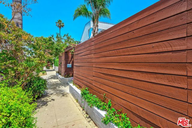 340 Rennie Avenue photo 2