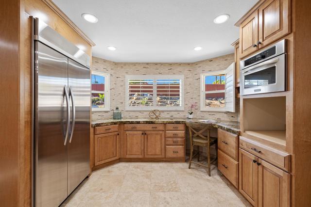 39165 Regency Way, Palm Desert CA: https://media.crmls.org/mediaz/30d4c688-90c1-4b55-8e6c-fe7070599351.jpg