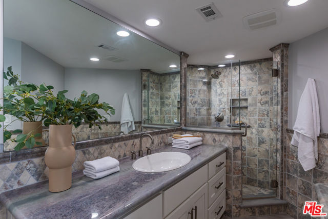 1448 Nathan Lane, Ventura CA: https://media.crmls.org/mediaz/30d4de64-e197-4601-87f7-20efa80274d6.jpg