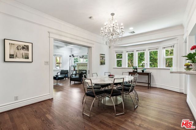 2130 W 27th Street, Los Angeles CA: https://media.crmls.org/mediaz/30d5079f-2409-4fe0-ab0c-c3acdadb0a4e.jpg