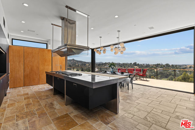 4671 Bedel Street, Woodland Hills CA: https://media.crmls.org/mediaz/30d52b3b-0833-4053-97a7-72deb1dd4893.jpg
