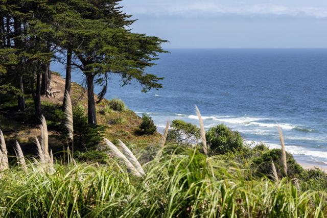 60 Seascape Resort Drive, Aptos CA: https://media.crmls.org/mediaz/30d56b9e-543f-4c20-bed7-5bfdc7692236.jpg