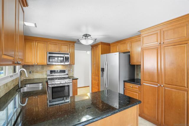 931 Rutgers Ave, Chula Vista CA: https://media.crmls.org/mediaz/30d63e8d-52b1-4f44-9c7d-cde66b807741.jpg